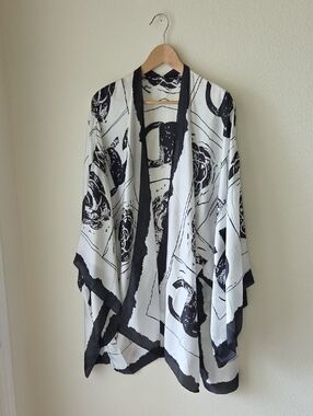 Black & White Floral Print Kimono Wrap Open Front One Size Flowy Resort Wear
